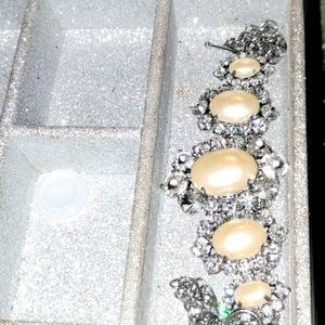 Exquisite Pearl and rhinestone vintage necklace